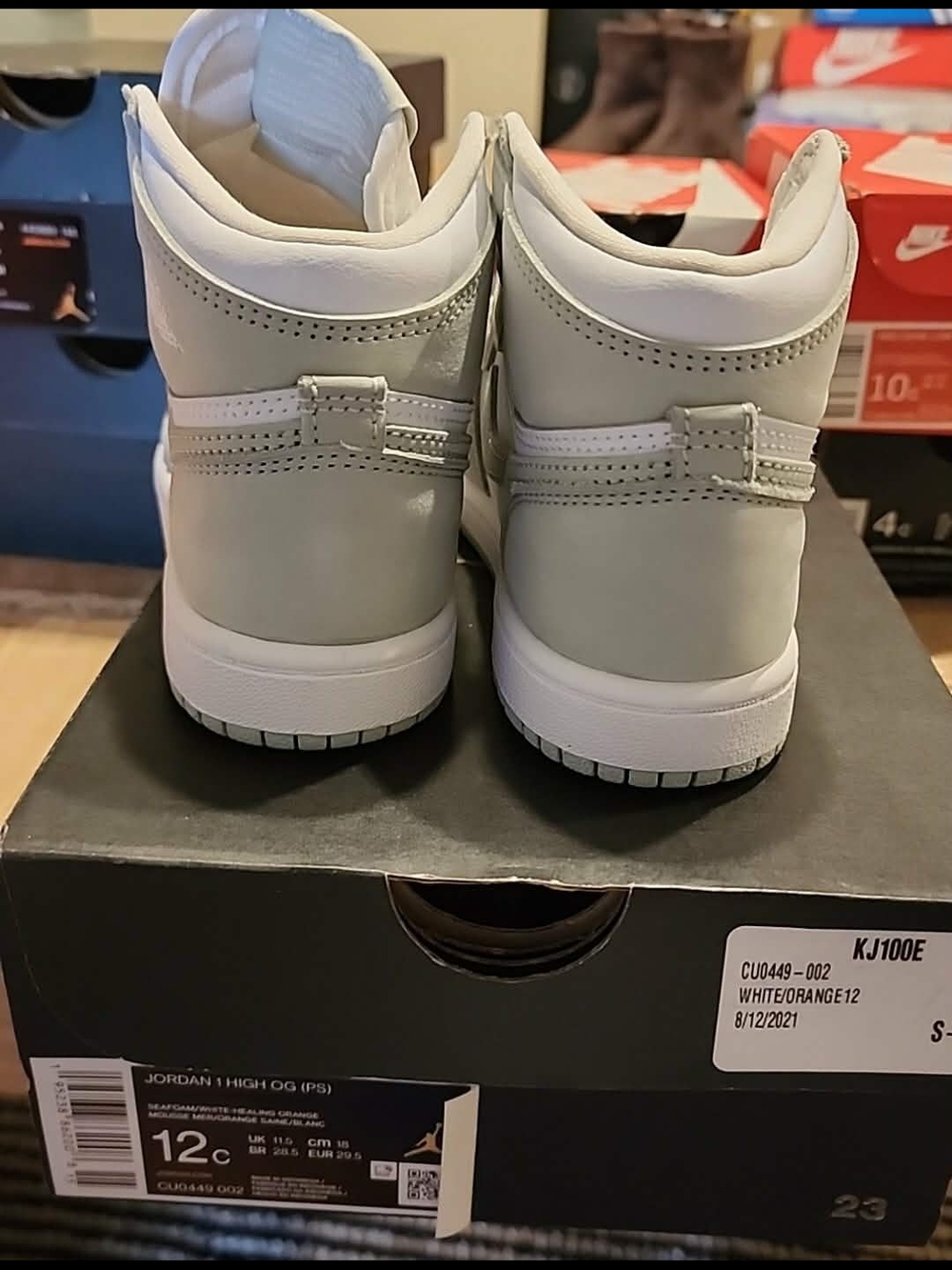 Air Jordan 1 High OG White Sea Foam Sneakers - Picture 4 of 6